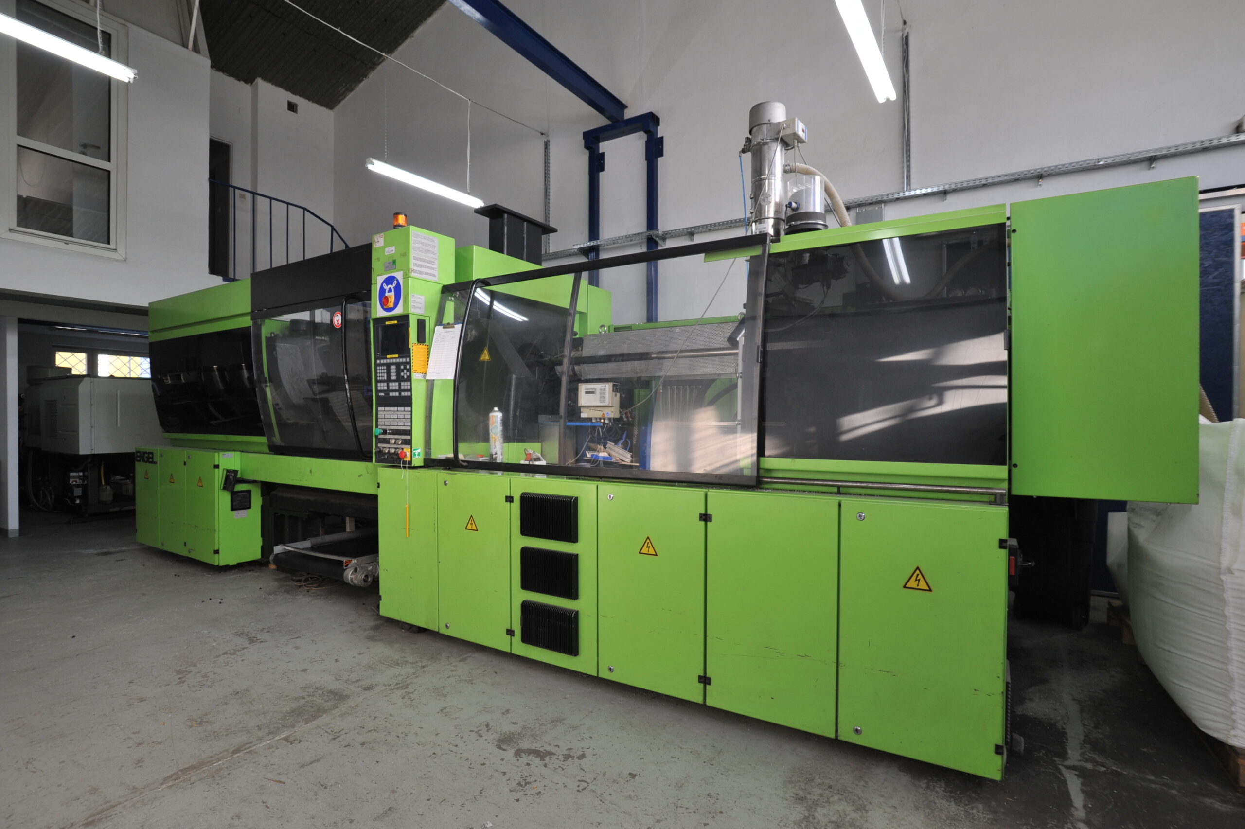 Wtryskarka o sile 300 Ton