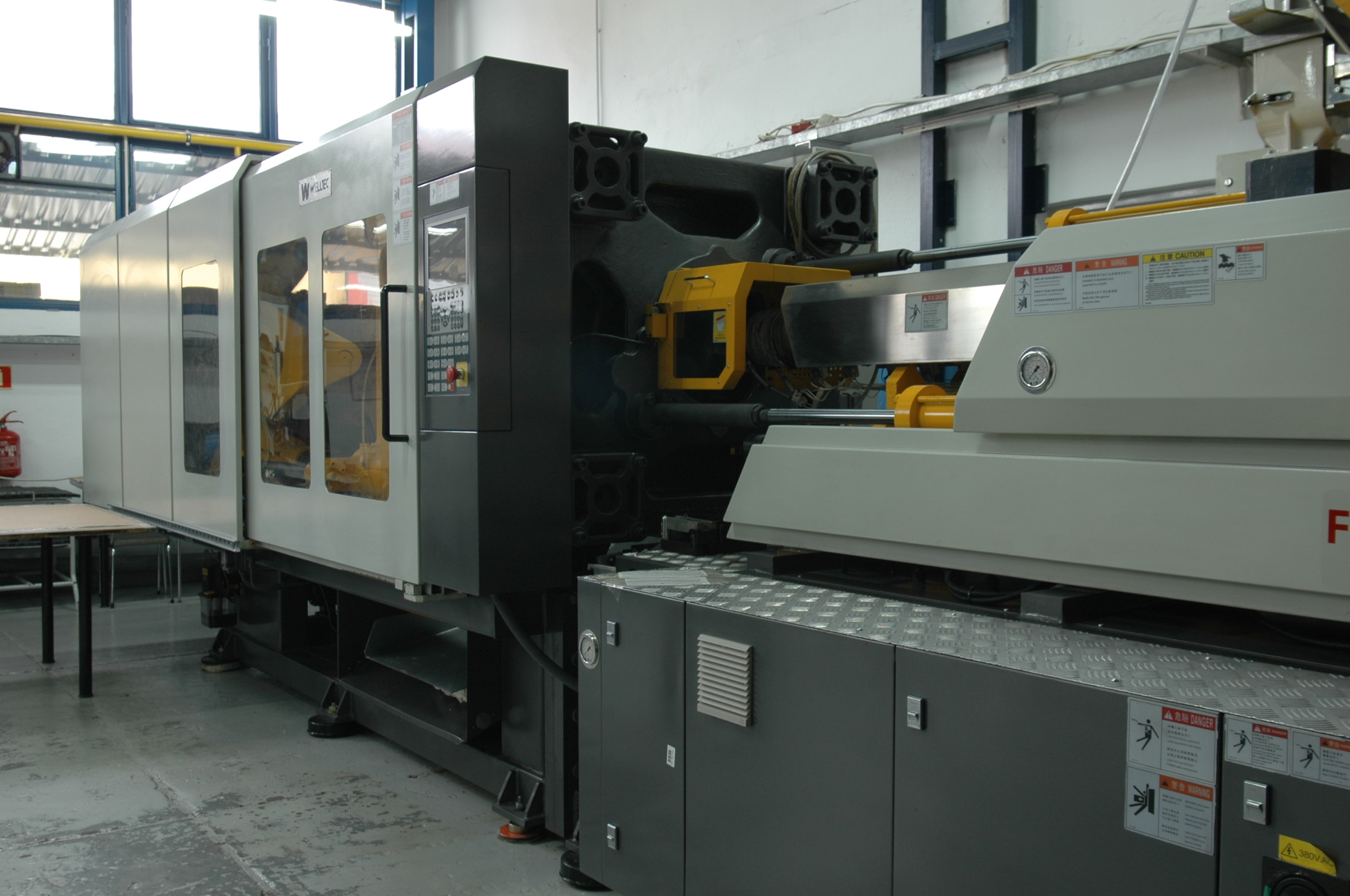 Wtryskarka o sile 380 Ton
